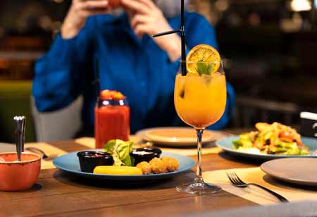 How Restaurants Can Increase their Profit Margin with Beverage Sales